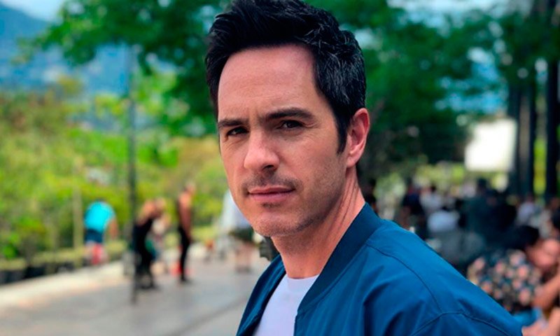 ¿Un nuevo amor? Mauricio Ochmann se deja ver junto a una guapa y misteriosa chica